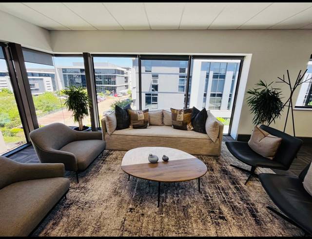 1,348M² OFFICE TO LET IN VORNA VALLEY